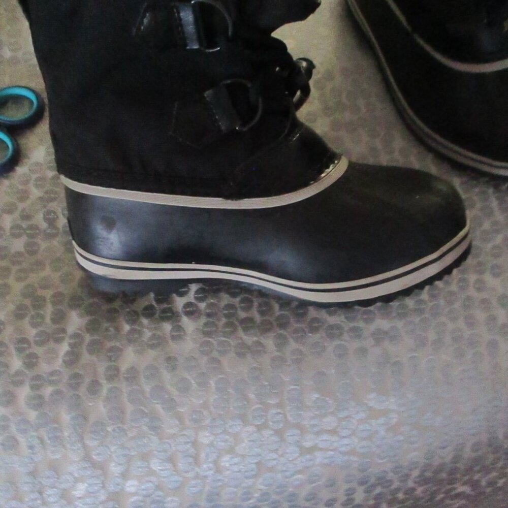 sorel black kids boots sz 13 worn twice   thick liners